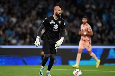 رسميًا.. نابولي يعلن استعارة فانيا من تورينو